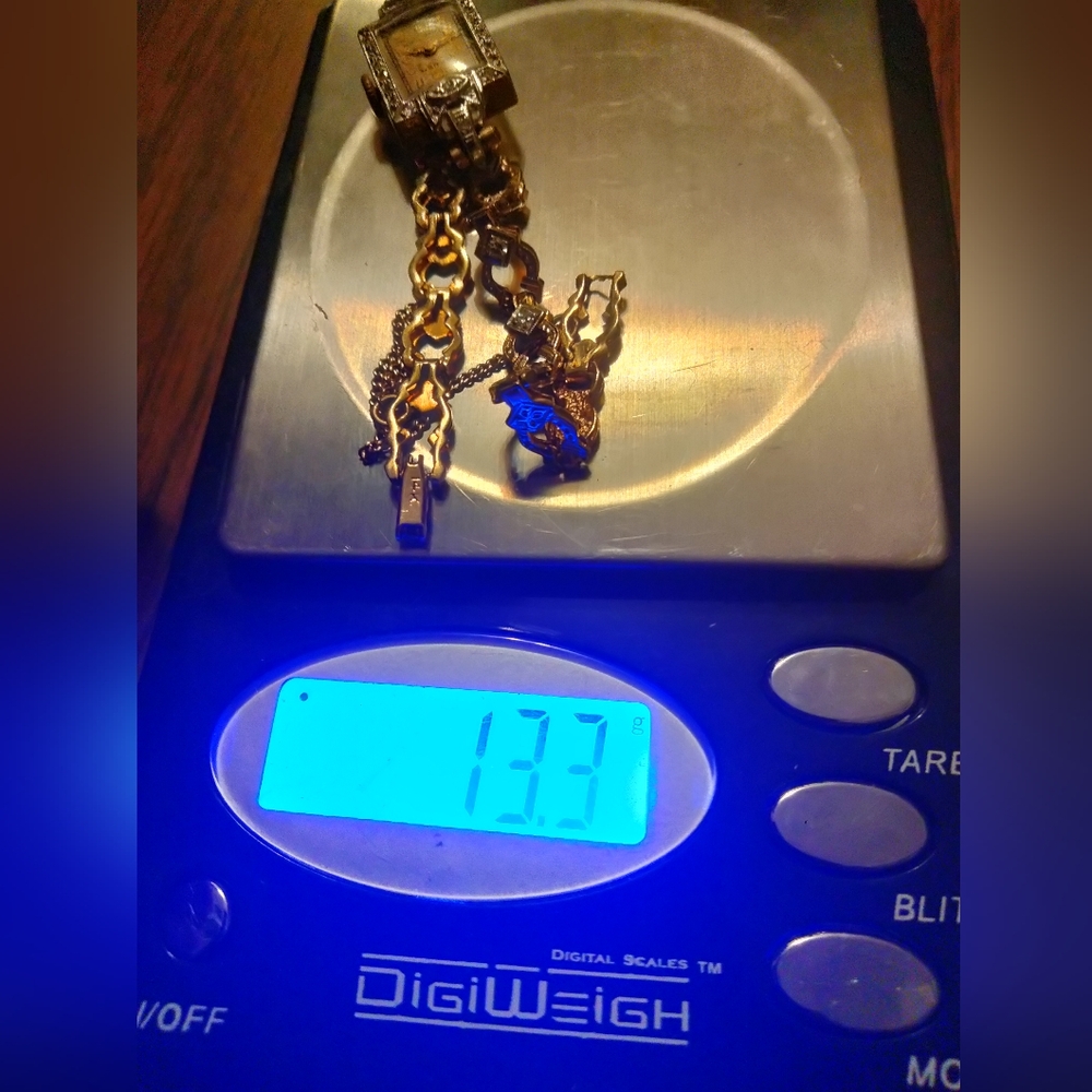 14k gold With Natural Diamonds vintage Gruen women watch Weights 13.3 Grams